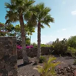 Majanicho Rock - With Heated Pool Lajares