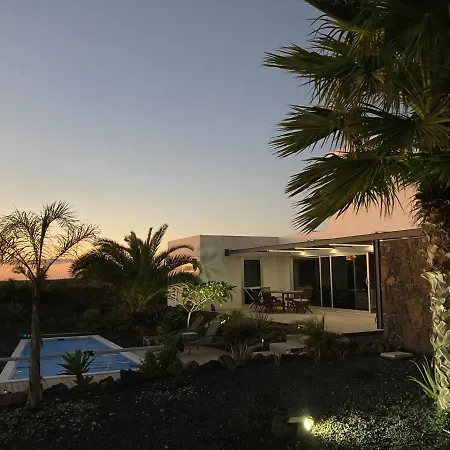 Majanicho Rock - With Heated Pool Villa Lajares