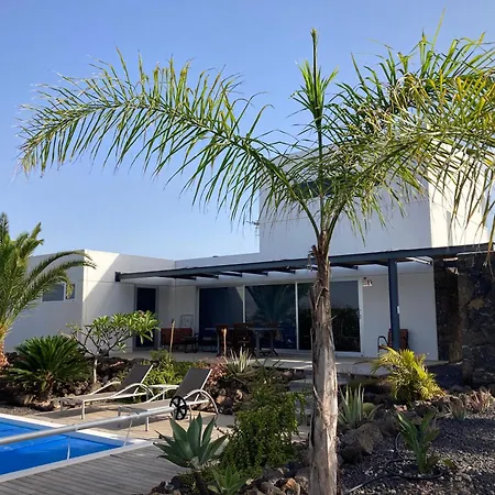 Majanicho Rock - With Heated Pool Villa