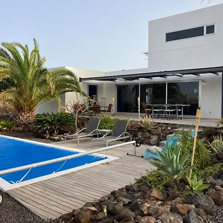 Majanicho Rock - With Heated Pool Villa Lajares