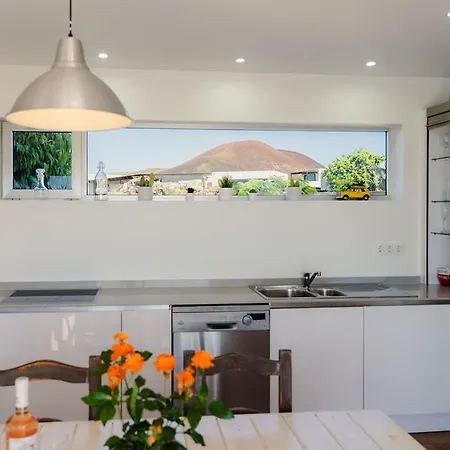 Majanicho Rock - With Heated Pool Lajares