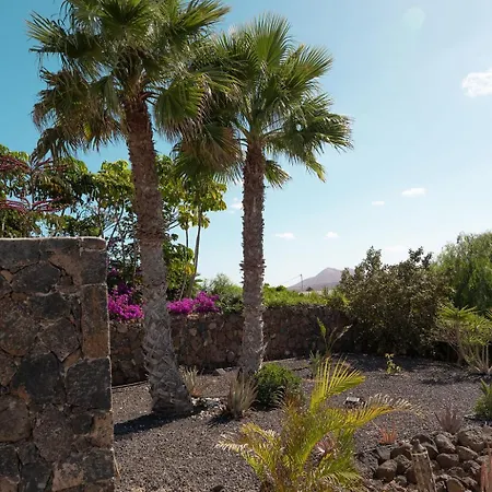 Majanicho Rock - With Heated Pool Lajares