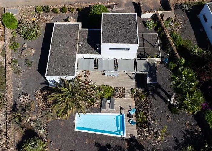 Majanicho Rock - With Heated Pool Villa *