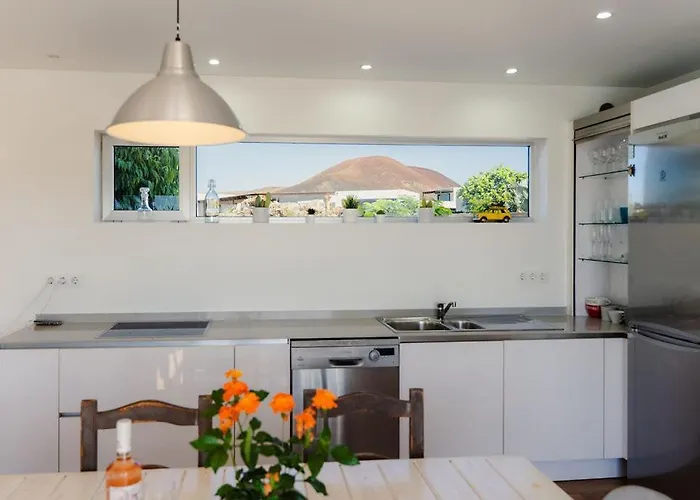 Majanicho Rock - With Heated Pool Lajares